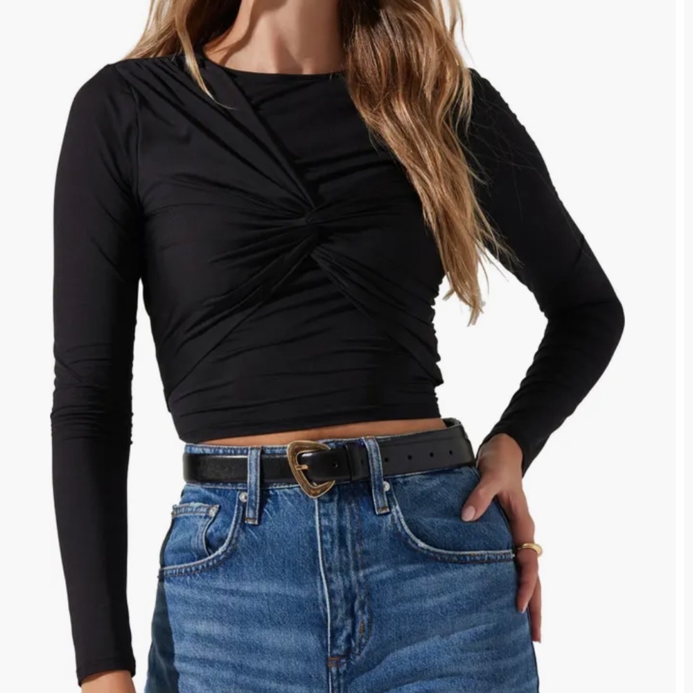 ASTR the Label Women’s Black Twist Bust Long Sleeve Crop Top size XS New w/Tags